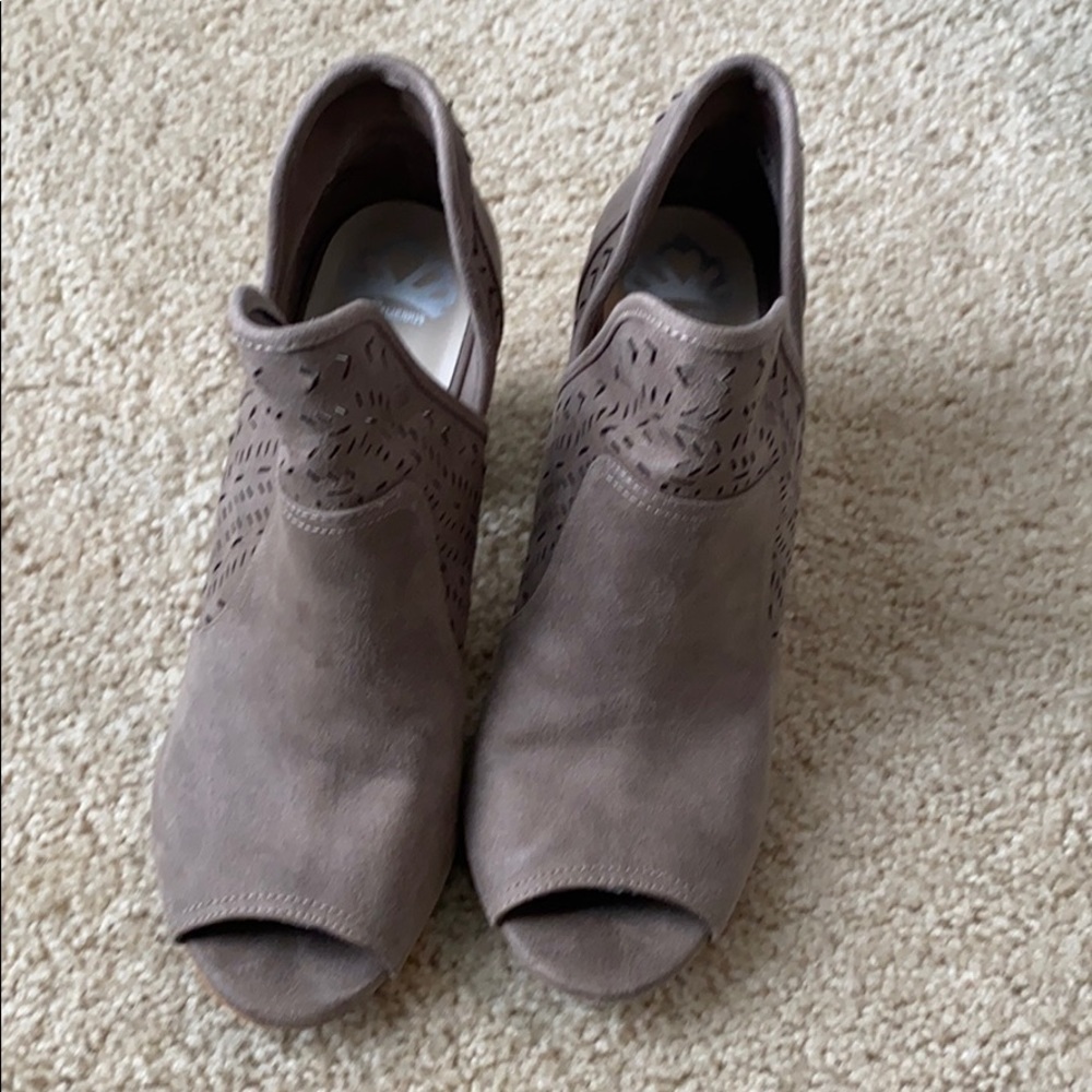 Fergalicious open toe bootie taupe size 9.5